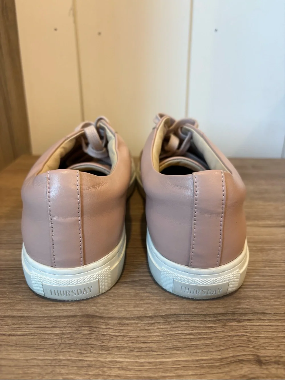 Thursday Boots women’s premier low top in blush size 9.5 - Picture 3 of 7